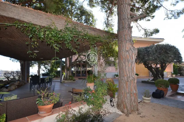 Casa con piscina en venta con vistas espectaculares en Alella — 12