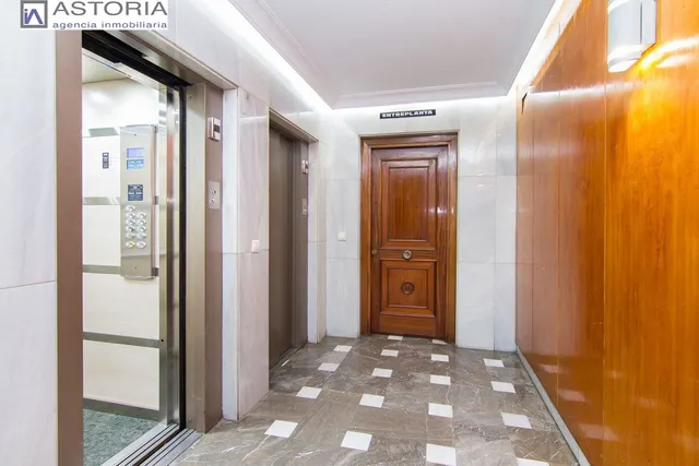 Junto Plaza Menorca — 28