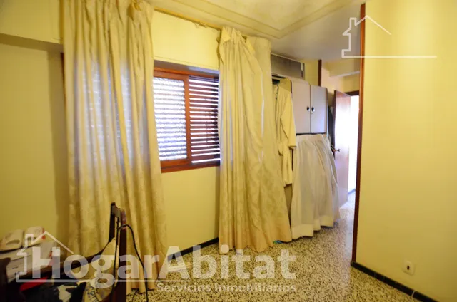 ¡Alicante centro! alto, luminoso y esquinero con terraza — 28