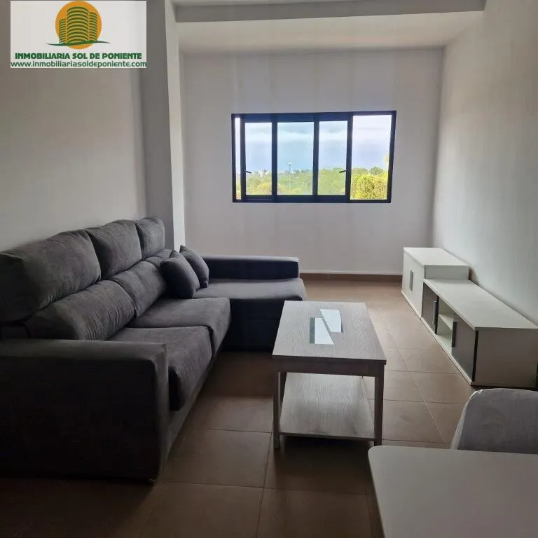 Comodidad y patio privado en pleno centro de La Nucía! A 6 km del mar