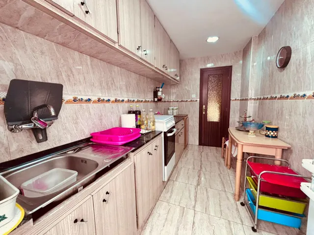 Amplia vivienda de 4 dormitorios y ascensor en carolinas altas. — 11