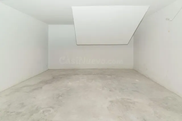 Garaje cerrado de 24 m2 en la zona del Puerto de Motril - foto 4