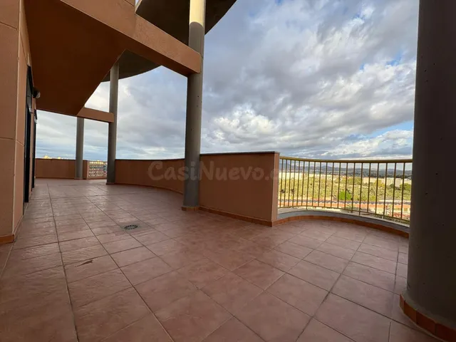 Ático de 3 Dormitorios y 2 Baños con terraza de 142 m2 y Pis - foto 2