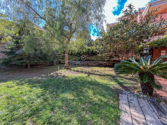 Exclusivo piso con amplio jardín privado a solo 100 metros d - foto 4