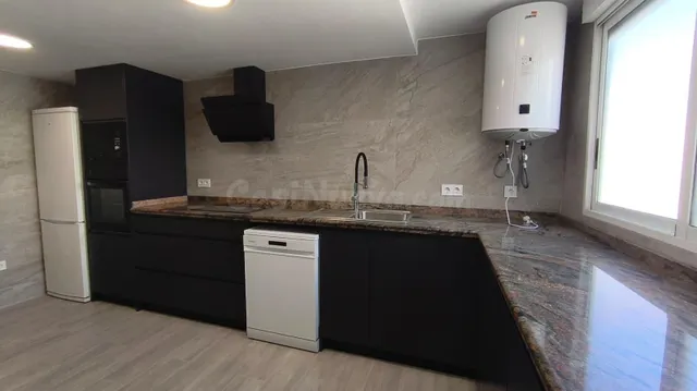 Alquiler: piso reformado a estrenar, 3 hab y 2 baños, cerca de Renfe, Gandia — 3