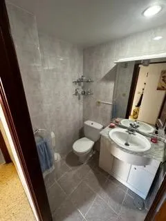 Gran apartamento familiar de 3 dormitorios, 2 baños y parking techado. A 500m de la playa — 7