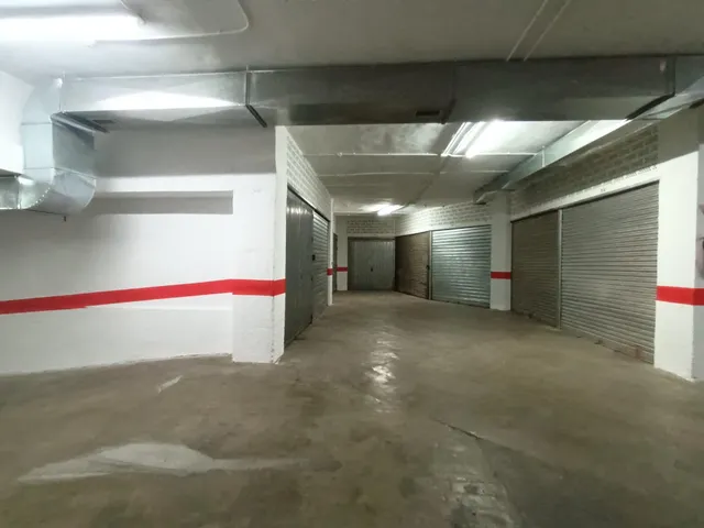 Garaje cerrado en Granada zona Zaidin, 12.80 m. de superficie. — 15
