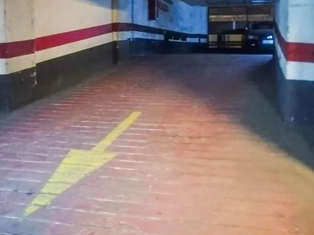 Amplia plaza de parking en Barcelona zona Dreta de l´Eixample — 15
