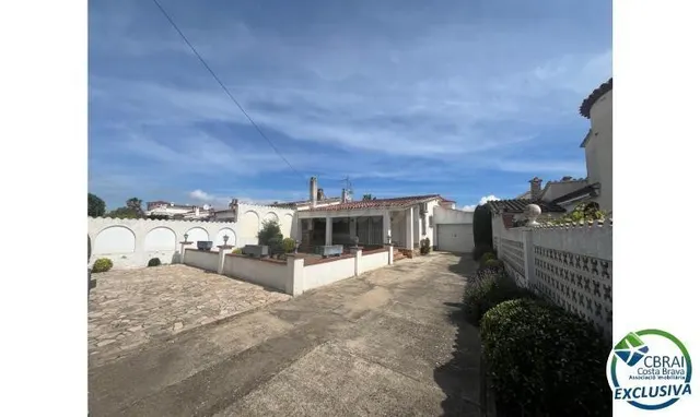Casa de planta baja para reformar en Peni, con garaje, posib