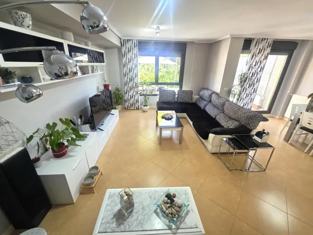 Chalet de esquina en zona hospital — 23