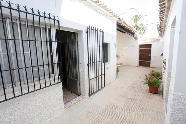 Casa de pueblo 4 habitaciones, planta baja con patio, garaje y gran potencial en La Palma — 41