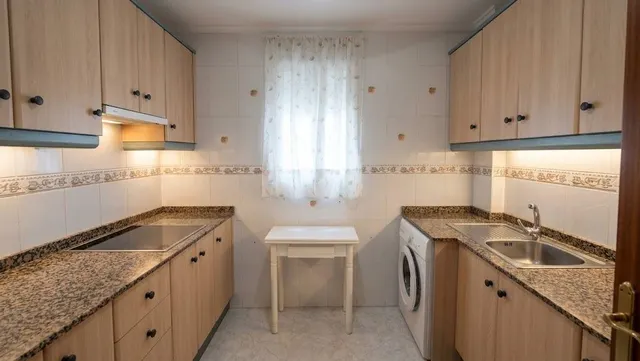 Apartamento de 2 dormitorios con ascensor y piscina comunitaria en Torrevieja | Inversión y calidad de vida en la Costa Blanca — 11
