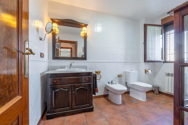 ¡¡ Impresionante chalet dividido en dos viviendas con piscina y zona ajardinadas !! — 37