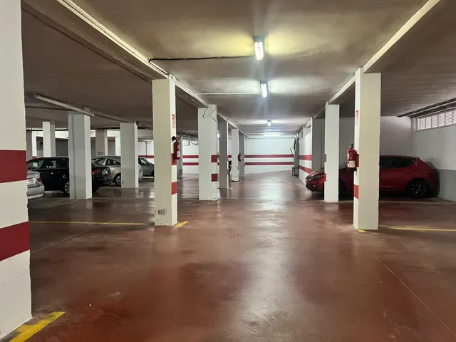 Plaza de aparcamiento en calle Florenci Vives, Tarragona — 12
