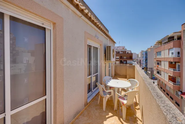 Atico de 3 Dormitorios en Residencial con Piscina en Torrevi