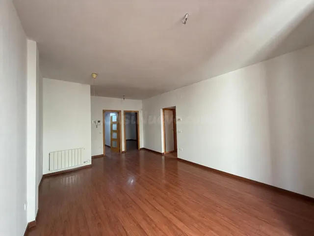 Vive en el corazón de Castelló d’Empúries: piso listo para entrar a vivir — 2
