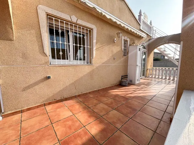 Chalet con piscina y amplias estancias en El Chaparral — 14