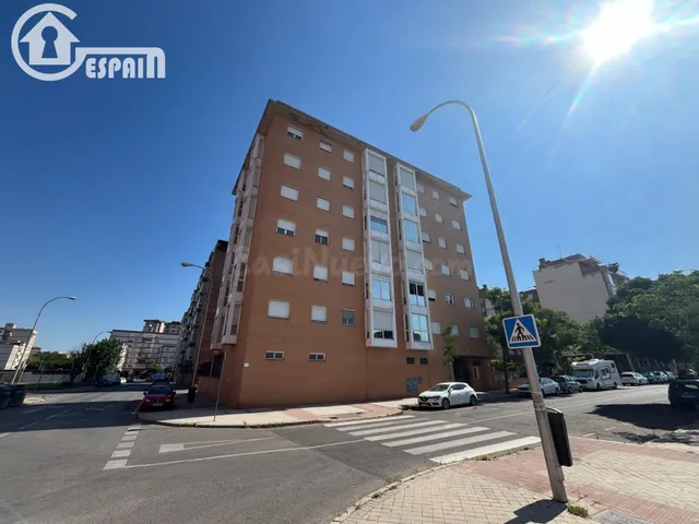 PISO EN URBANIZACIÓN CON PISCINA