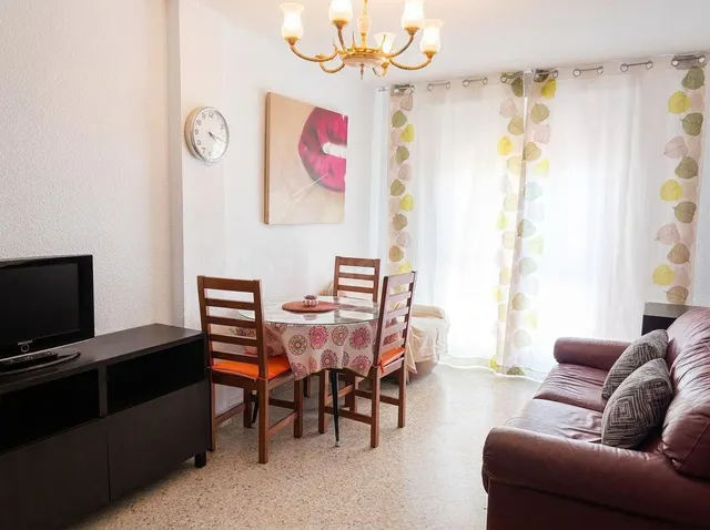 Ático Reformado para Estudiantes con Gran Terraza en Fuentenueva | Ref: DLR00288 — 2