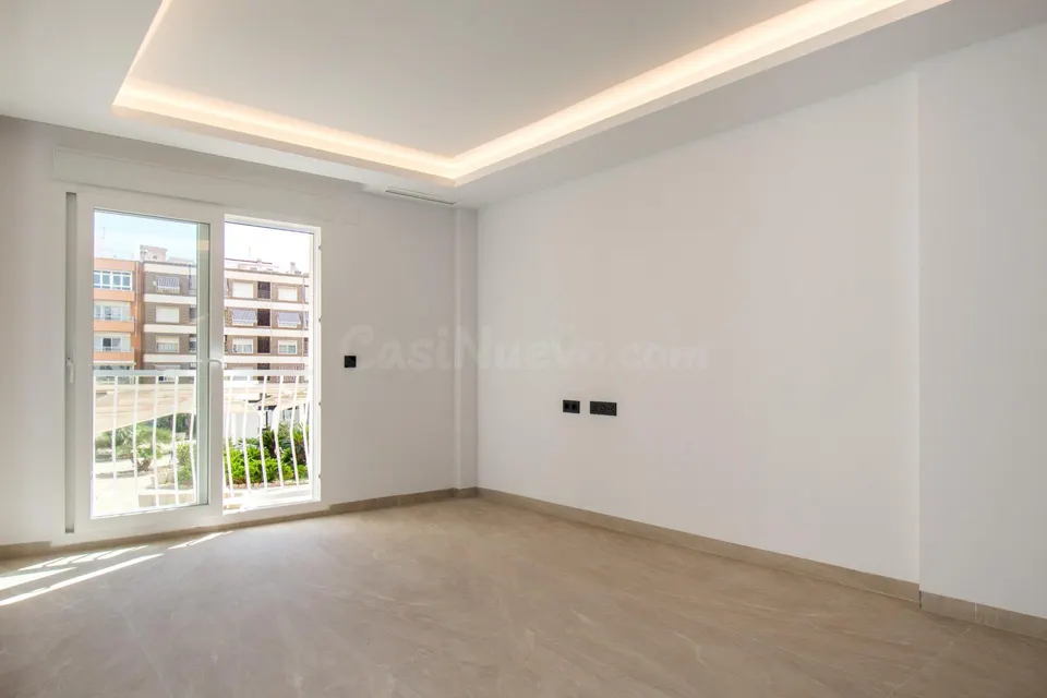 Apartamento totalmente reformado a estrenar frente a la Plaza del Teatro de Torrevieja