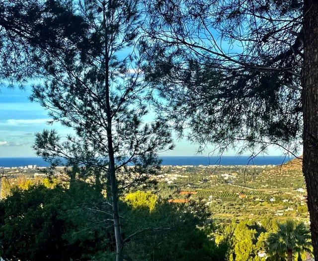 Parcela con vistas panoramicas al Montgo y al Mar