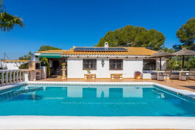 CHALET DE 3 DORMITORIOS Y 2 BAÑOS EN VILLA MARTIN (ORIHUELA  - foto 2