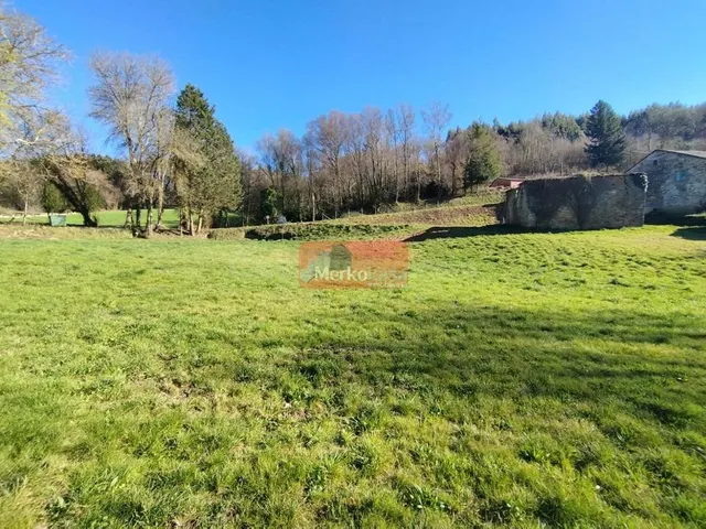 SE VENDE FINCA CON CASA DE PIEDRA PARA REHABILITAR EN CASTRO - foto 3