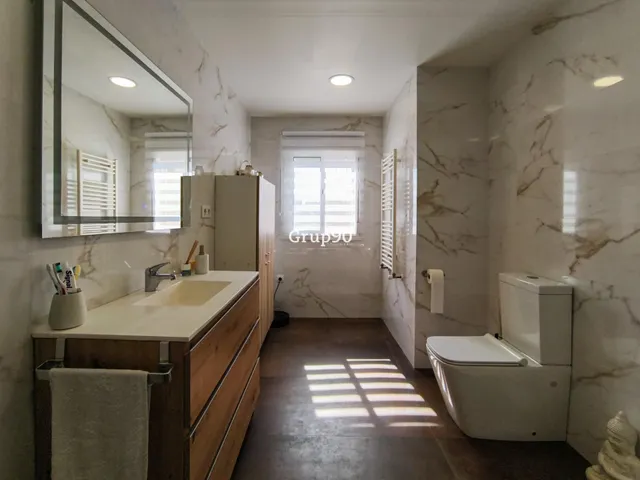 PISO DE 111 M2 TOTALMENTE REFORMADO CON 2 BALCONES JUNTO AL PASSEIG DE RONDA — 33