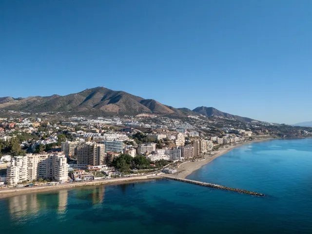 Enclavada en Carvajal, Fuengirola, a escasos pasos de la playa y el paseo marítimo — 26