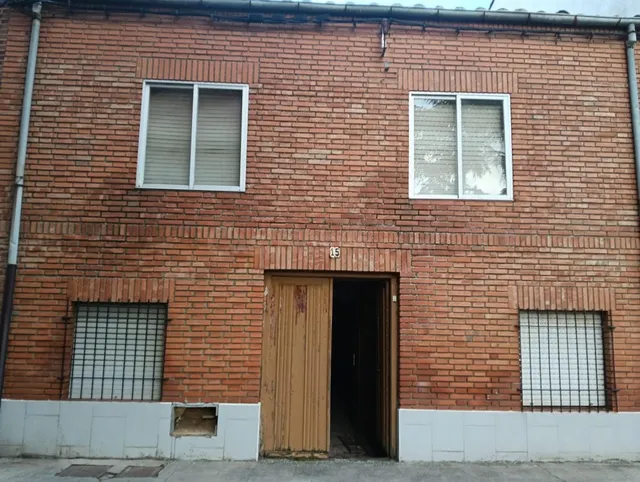 Chalet pareado con gran potencial de reforma