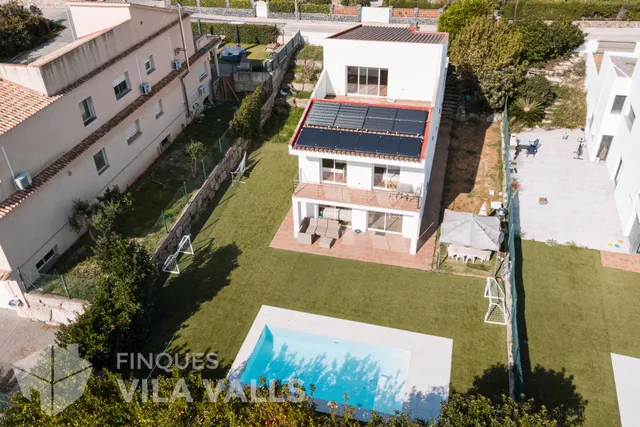 Chalet con piscina y 6 habitaciones en Can Regasol — 11