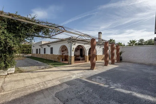 Chalet independiente con pozo propio y placas solares — 29