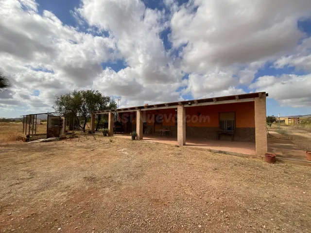 AMPLIA CASA RURAL CON MUCHAS POSIBILIDADES EN LA MAGDALENA - foto 4