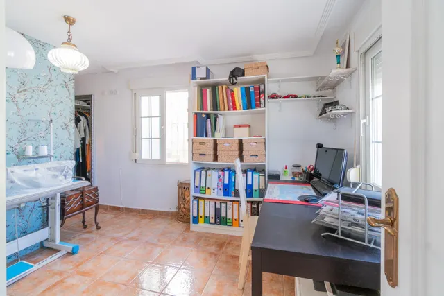 Chalet pareado con piscina, amplia parcela y alta eficiencia energética en Los Balcones — 27