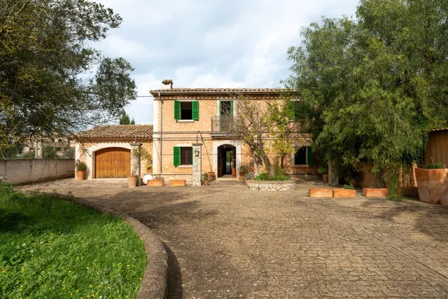 Finca mallorquina con carácter, jardín mediterráneo y vistas a la Serra de Tramuntana · Biniali — 19