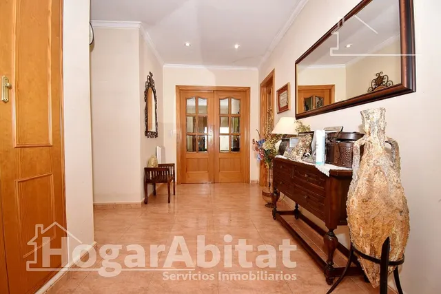 CHALET SEMINUEVO CON GARAJE, PISCINA Y AMPLIA PARCELA — 41