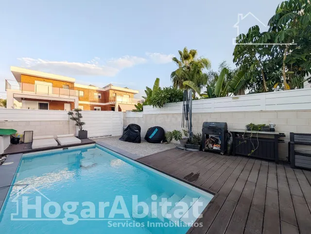 ¡Precioso Chalet! Seminuevo, amplio y luminoso, con piscina  - foto 4