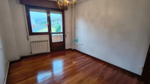 Se vende piso en Los Corrales de Buelna — 43