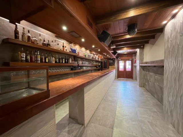 VENTA de DOS LOCALES en ZONA PREMIUM de OCIO  + vivienda de tres dormitorios  ZONA CENTRO PASEO MARITIMO — 25