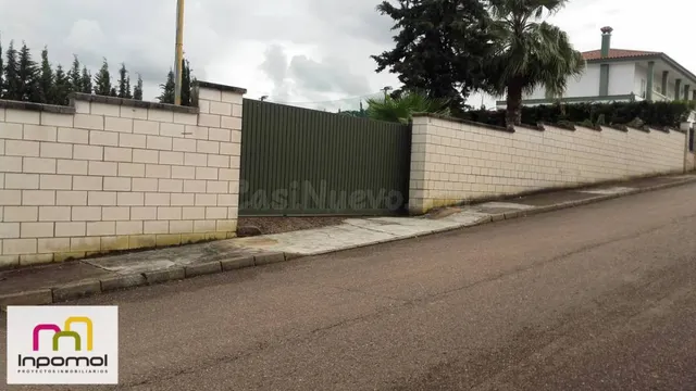 AMPLIA PARCELA, ubicación PRIVILEGIADA — 2
