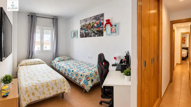 ¡Vive en el centro de Alhaurín el Grande! Amplio piso reformado de 3 dormitorios, con garaje y trastero — 9