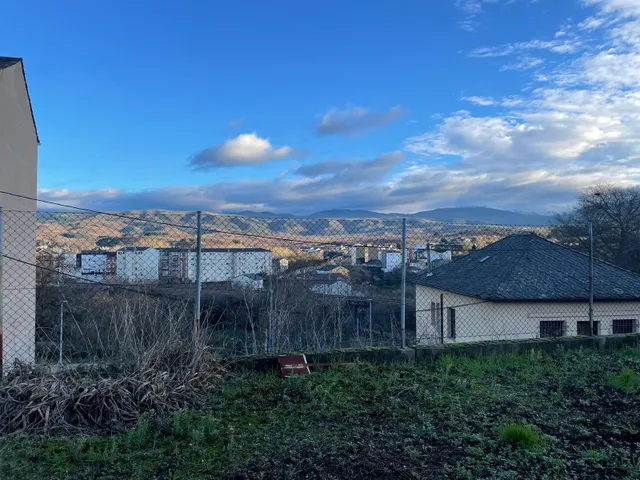 SE VENDE CASA CON TERRENO EN CASCO ANTIGUO — 12