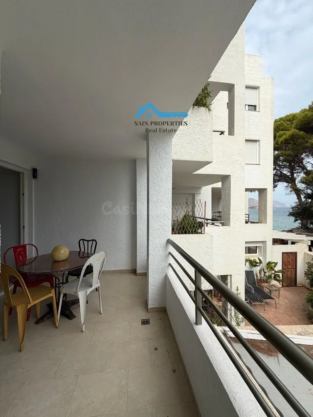 Exclusivo apartamento reformado con vistas al mar y acceso directo a la playa en Cap Negret, Altea — 3