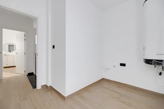 Villa moderna de 3 dormitorios con piscina privada en Aguas Nuevas, Torrevieja — 40