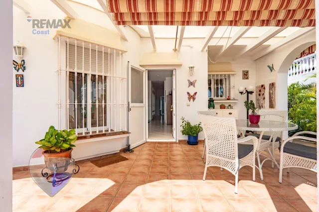 VILLA INDEPENDIENTE CON PISCINA, GRANDES TERRAZAS Y VISTAS AL MAR EN BENAJARAFE — 8