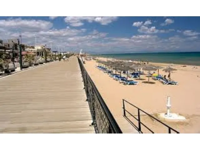 OPORTUINIDAD, TERRENOS URBANOS DELANTE DEL MAR EN 1ª,2ª Y 3ª - foto 2