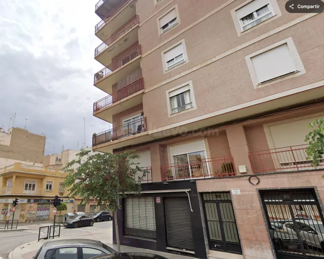 LOCAL COMERCIAL EN SEMISOTANO, TODO ESQUINA CON 2 ENTRADAS,  - foto 4