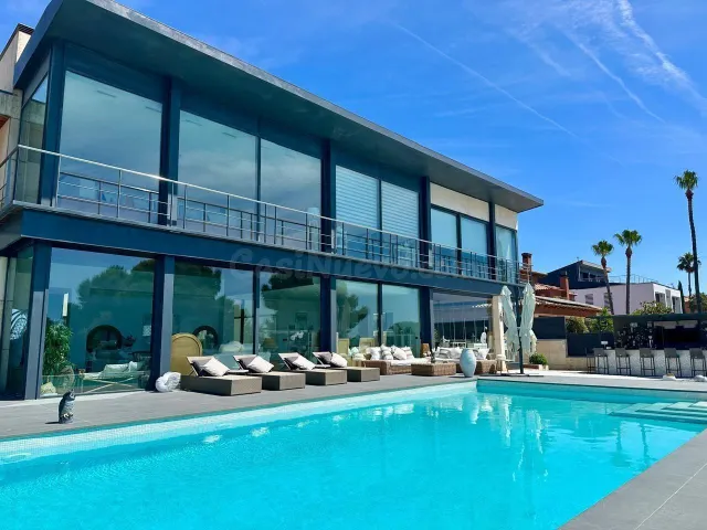 Chalet de Diseño de Alto Standing en El Vendrell-Costa Dorad