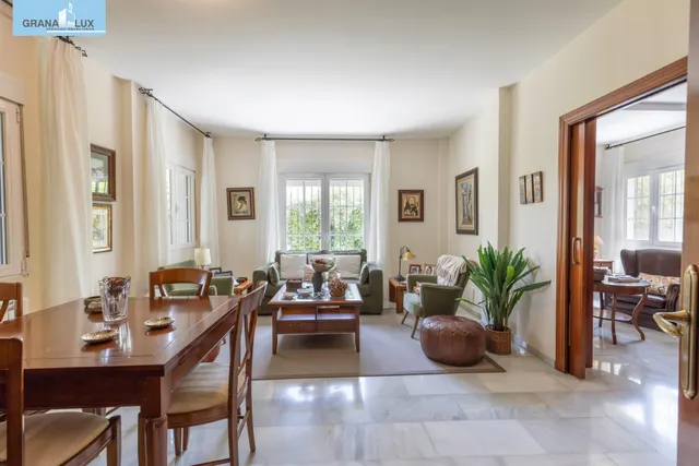 Chalet pareado con piscina, jardín y bonitas vistas a Granada en La Zubia — 10