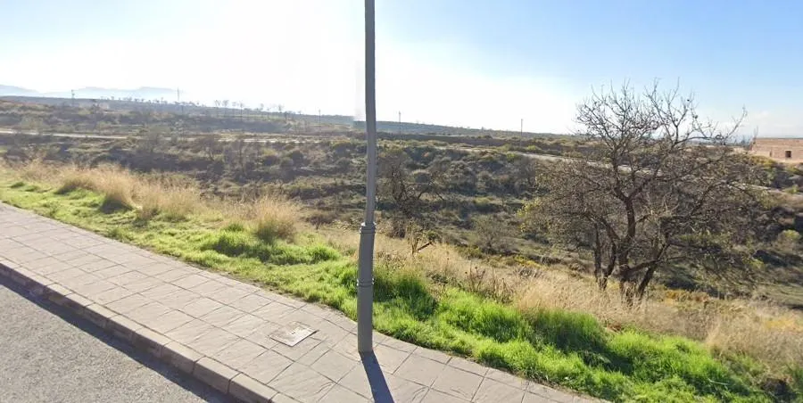 Terreno urbano en la calle Gredos, la Zubia